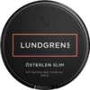 Lundgrens Österlen Slim Portion är ett portionssnus från Fiedler & Lundgren. Dosan och etiketterna är svarta med vit text och orange dekorlinjer. Köp fraktfritt från Snusfabriken.com