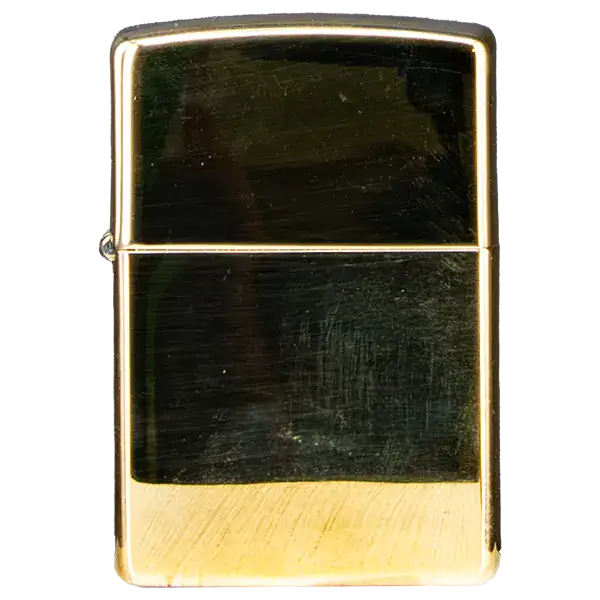 Zippo High Polish Brass är en tändare gjord i metall. Zippo High Polish Brass har en yta i polerad mässing.